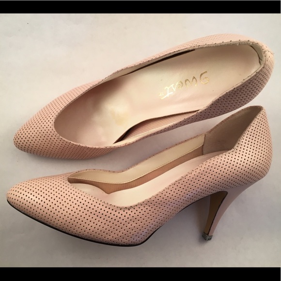 pale pink pumps